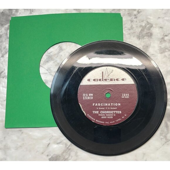 The Chordettes Around the World / Fascination 33 Vinyl Compact Doo Wop Cadence - Picture 5 of 6